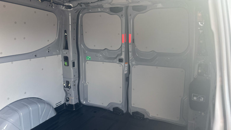 Ford Transit Custom E-320 L1 Rwd 100kW 65kWh H1 Van Limited Auto